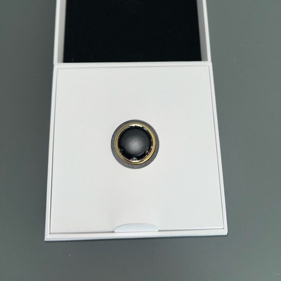 BRAND NEW Oura ring size 9 Gold - Picture 2 of 7